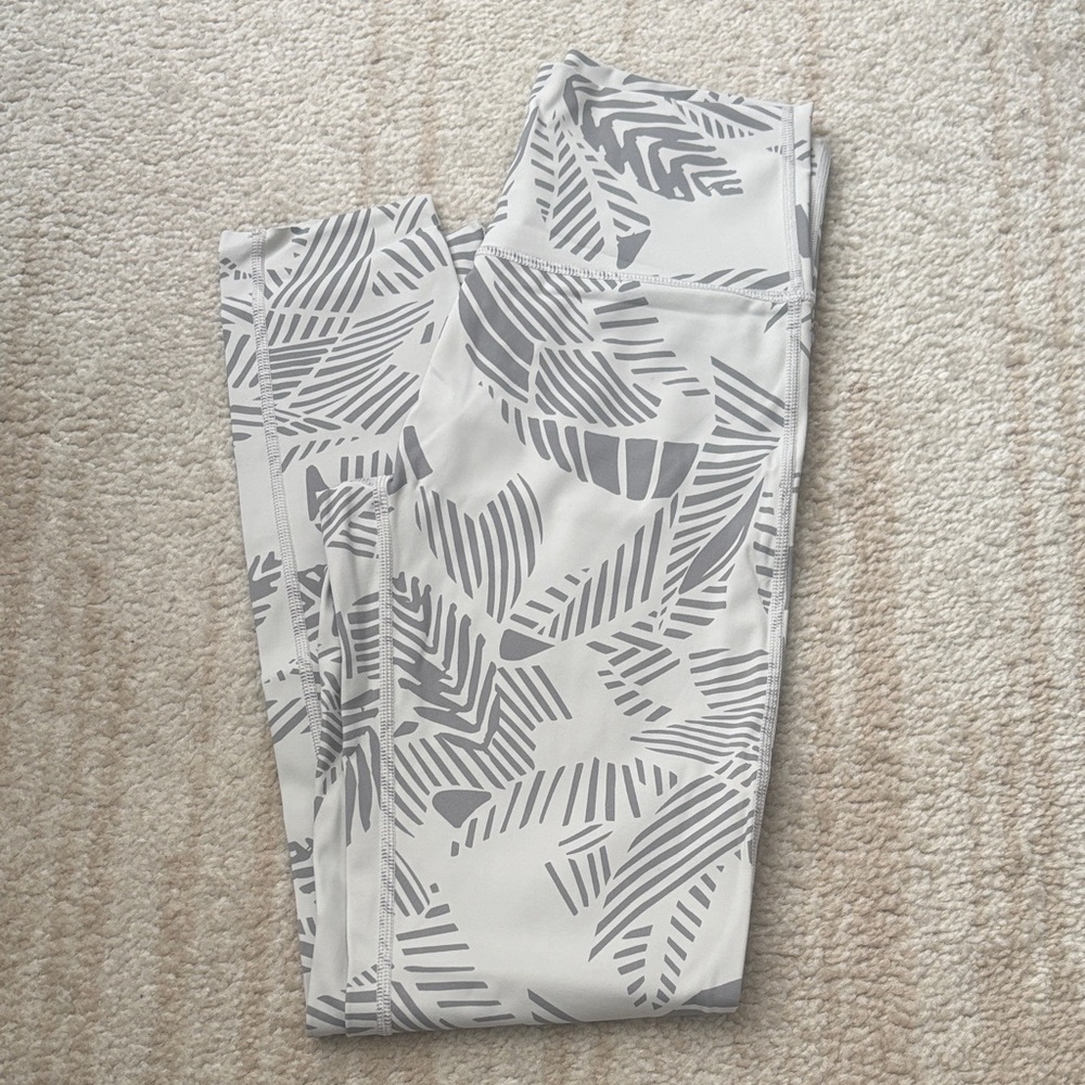 Aerie Gray and White Patterned Leggings